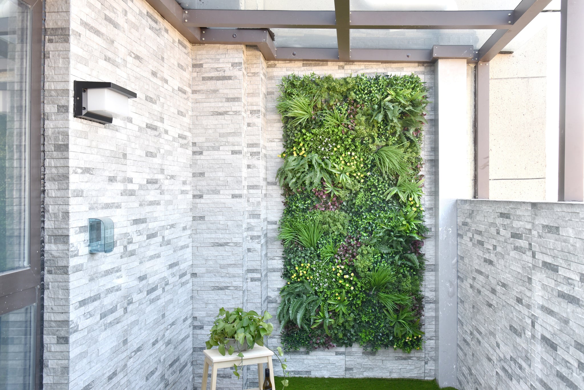 Artificial Living Walls